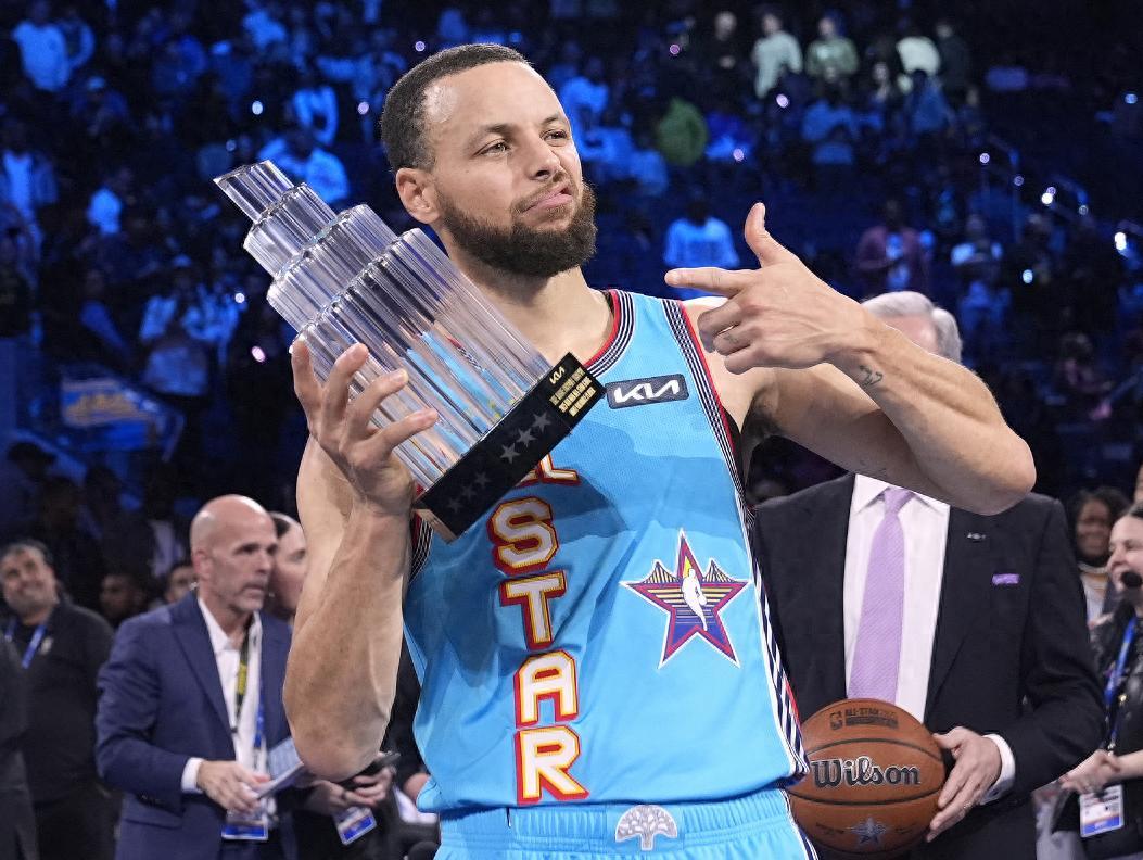 爱游戏APP-包含DWG带队取胜！，塔图姆重要时刻出色防守引发球迷热议的词条