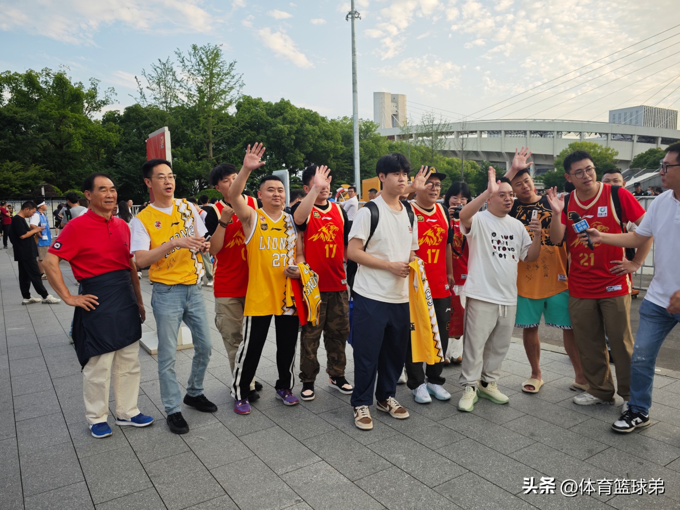 赛前广厦男篮调整名单以备欧超杯；更衣室发声环节打磨；悬念犹存；高层口径保持一致的简单介绍